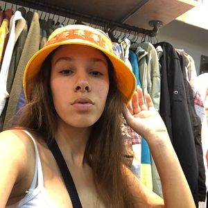 Meet your Posher, Chloe